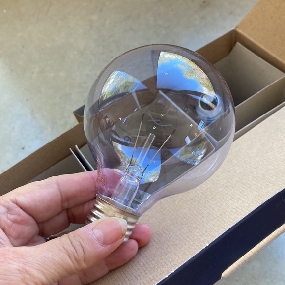 GE Reveal lightbulbs set of 3. New in box. Moved and won’t need. Vivid color - Picture 4 of 6